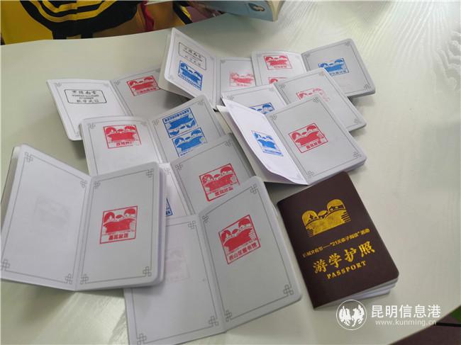 参与者通过游学护照进行打卡。供图